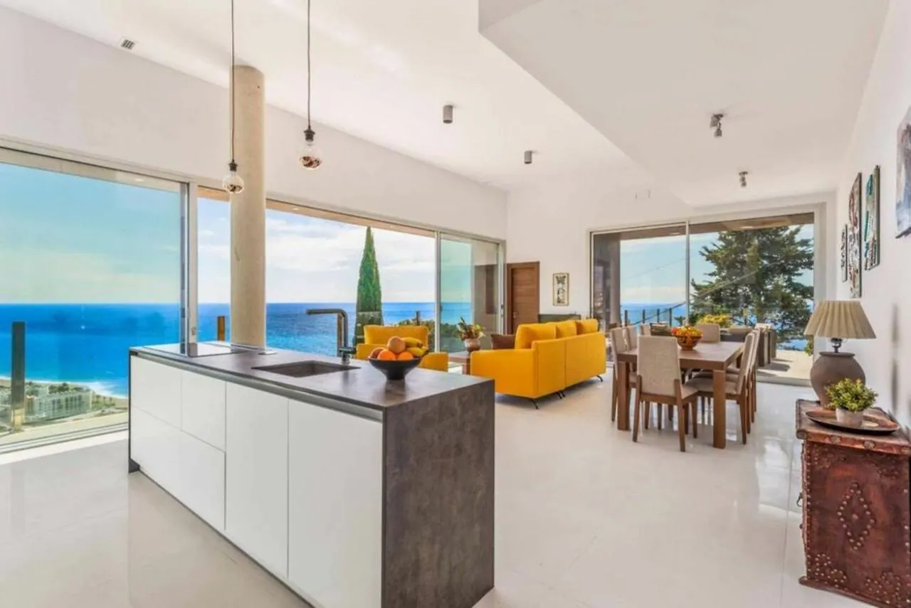 Villa Tierra contacts